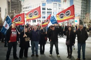 At a rally to support the longshore in Vancouver, circa 2016.
/
Lors d'un rassemblement pour soutenir les débardeurs à Vancouver, vers 2016.
