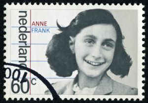 "Richmond, Virginie, États-Unis - 26 novembre 2012 : Timbre annulé des Pays-Bas figurant la victime de l'Holocauste, Anne Frank."